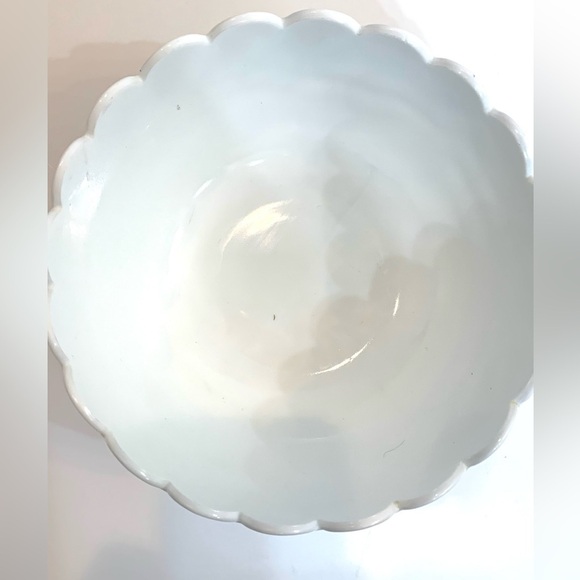 Milk Glass Serving Bowl Vegetable Quilted Star 7.5” Scalloped Edge Pattern VTG - Picture 4 of 7